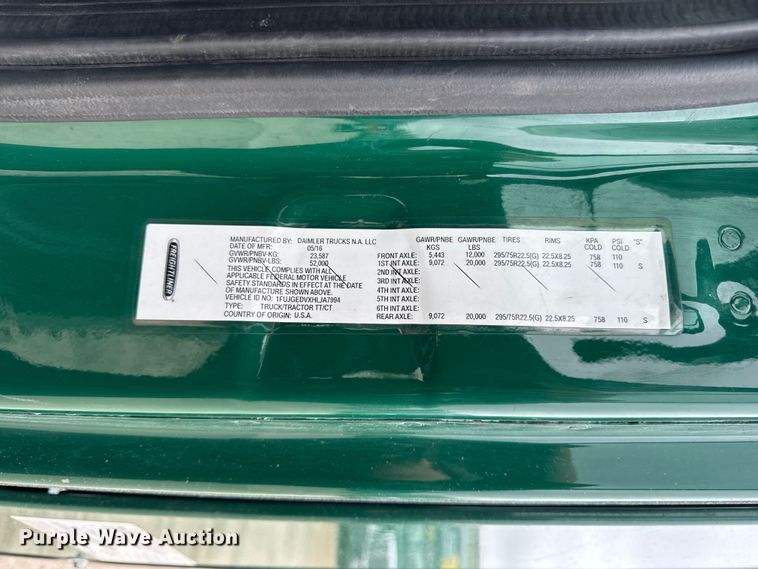 image for item EF2453 2017 Freightliner Cascadia semi truck