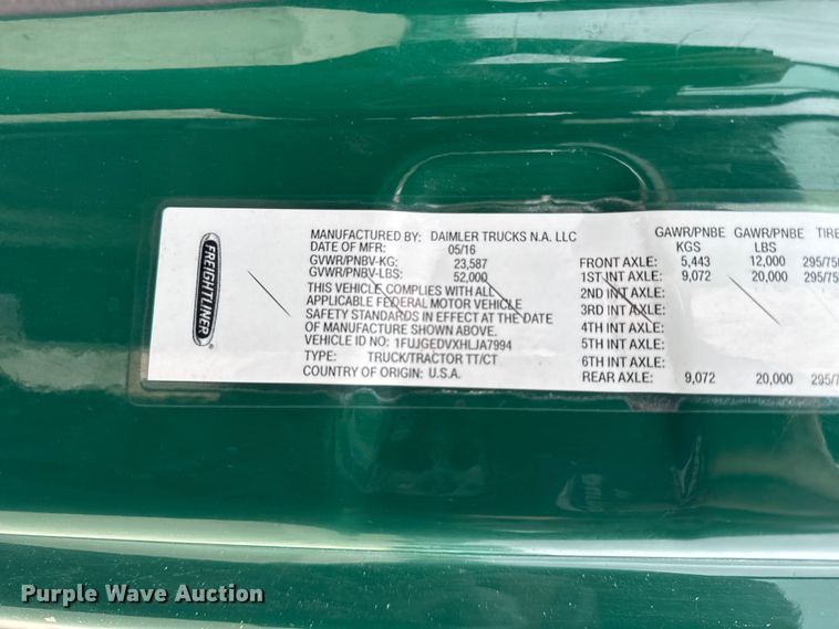 image for item EF2453 2017 Freightliner Cascadia semi truck