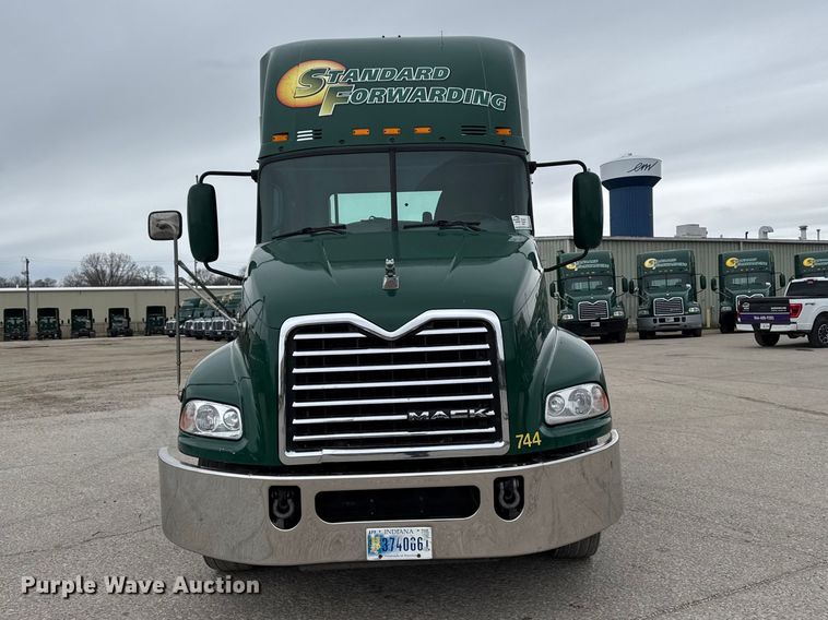 image for item EF2454 2016 Mack CXU613 semi truck