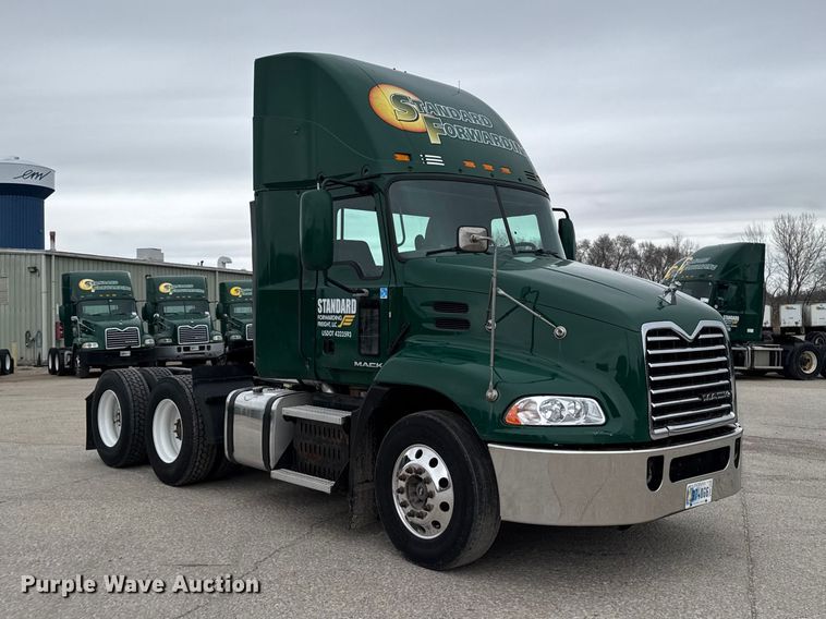 image for item EF2454 2016 Mack CXU613 semi truck