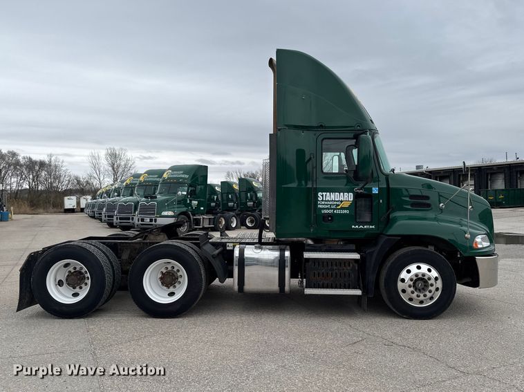 image for item EF2454 2016 Mack CXU613 semi truck