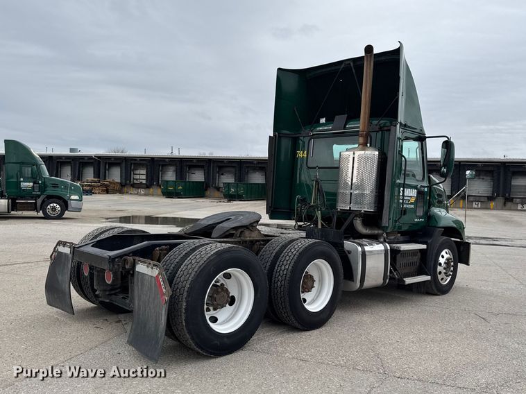 image for item EF2454 2016 Mack CXU613 semi truck