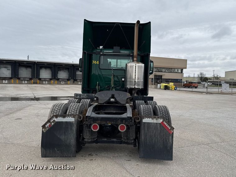 image for item EF2454 2016 Mack CXU613 semi truck