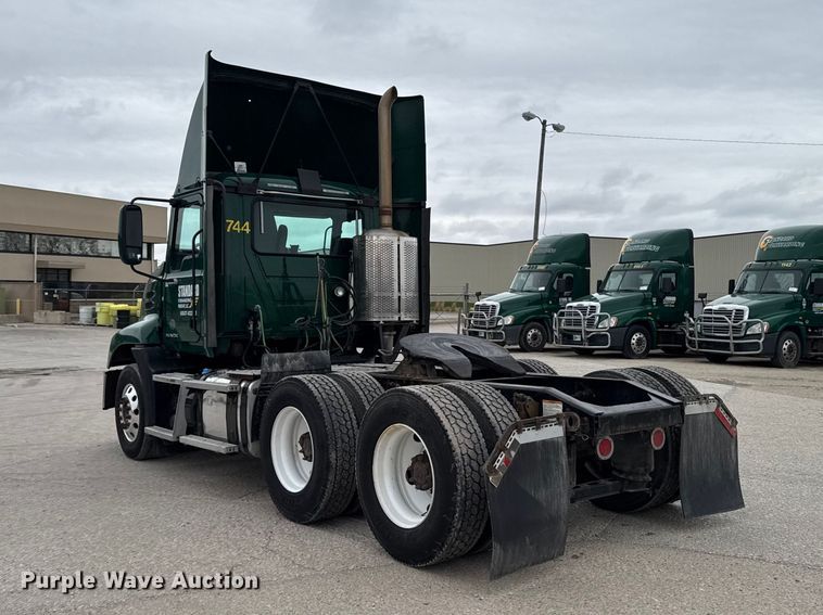 image for item EF2454 2016 Mack CXU613 semi truck