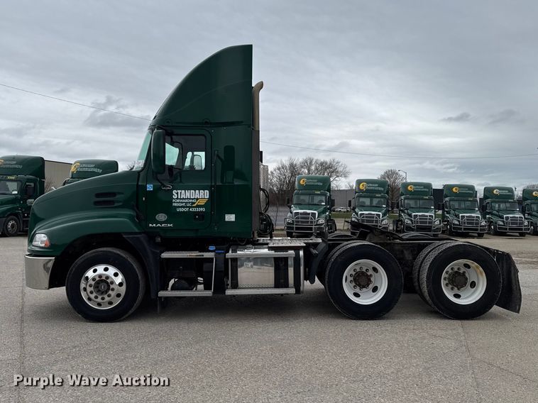 image for item EF2454 2016 Mack CXU613 semi truck