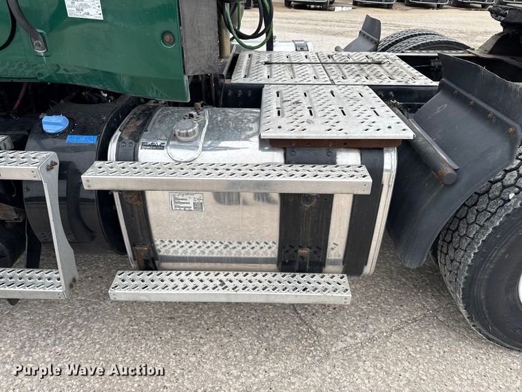 image for item EF2454 2016 Mack CXU613 semi truck