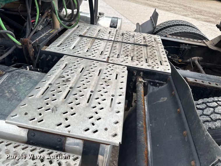 image for item EF2454 2016 Mack CXU613 semi truck