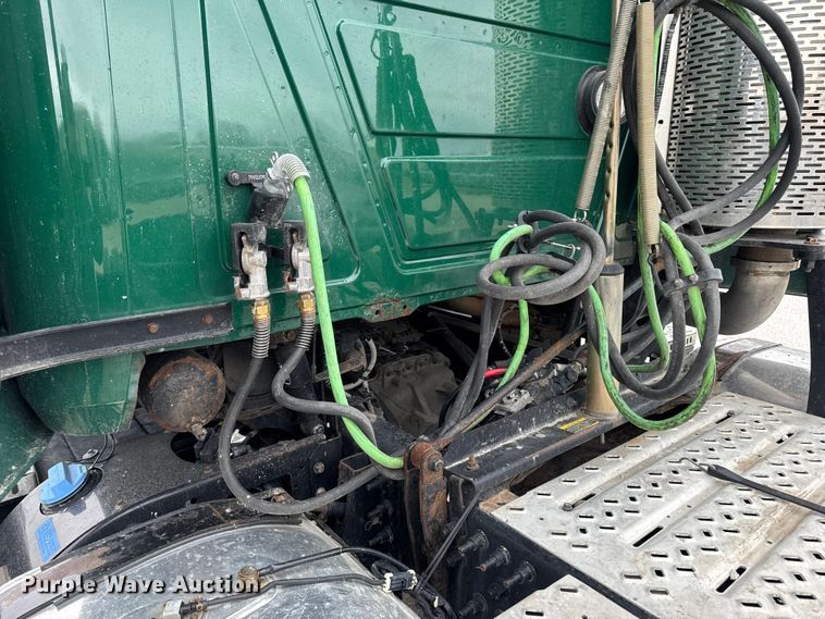 image for item EF2454 2016 Mack CXU613 semi truck