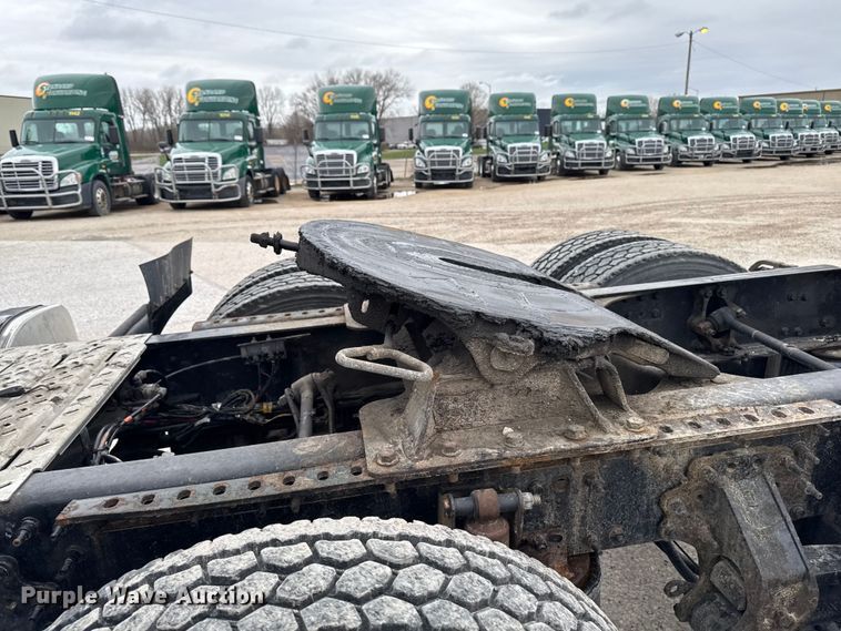 image for item EF2454 2016 Mack CXU613 semi truck