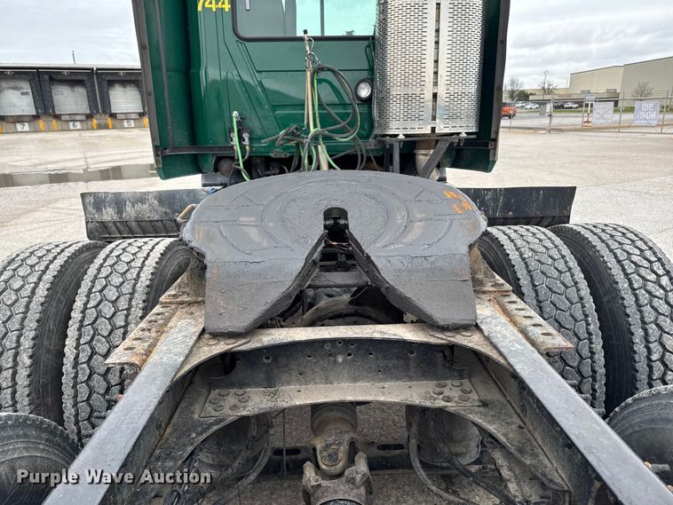 image for item EF2454 2016 Mack CXU613 semi truck