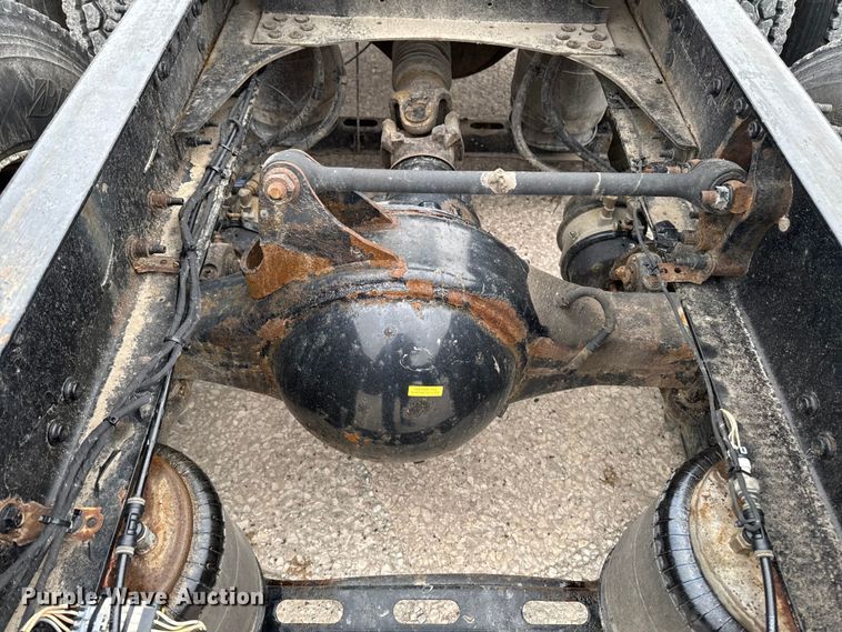 image for item EF2454 2016 Mack CXU613 semi truck