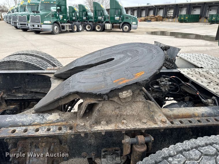 image for item EF2454 2016 Mack CXU613 semi truck