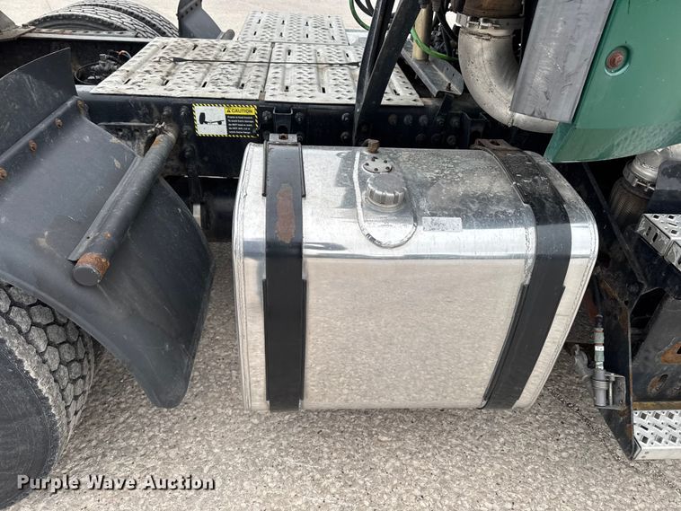 image for item EF2454 2016 Mack CXU613 semi truck