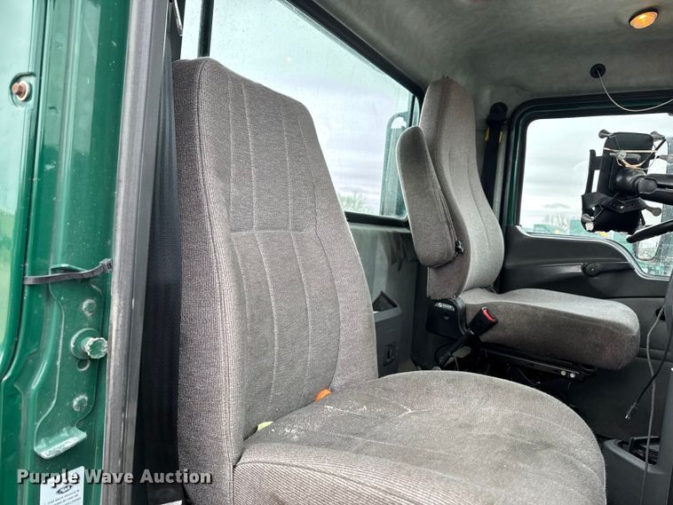 image for item EF2454 2016 Mack CXU613 semi truck