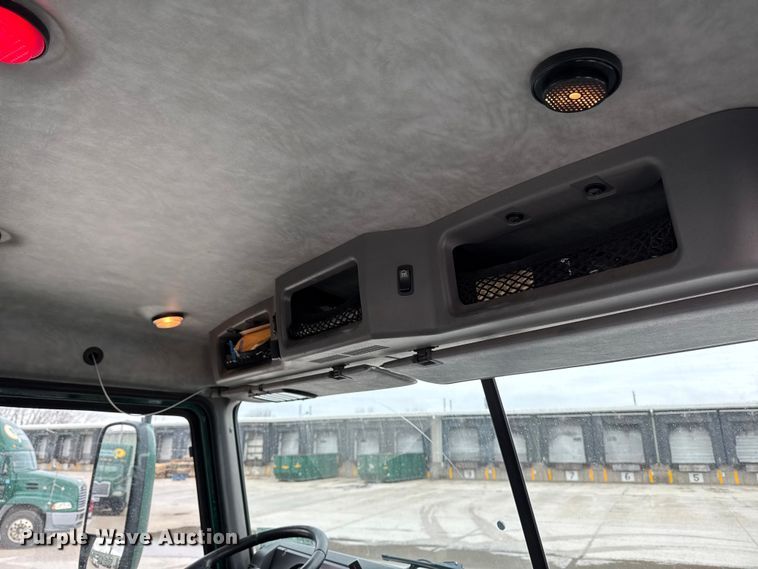 image for item EF2454 2016 Mack CXU613 semi truck