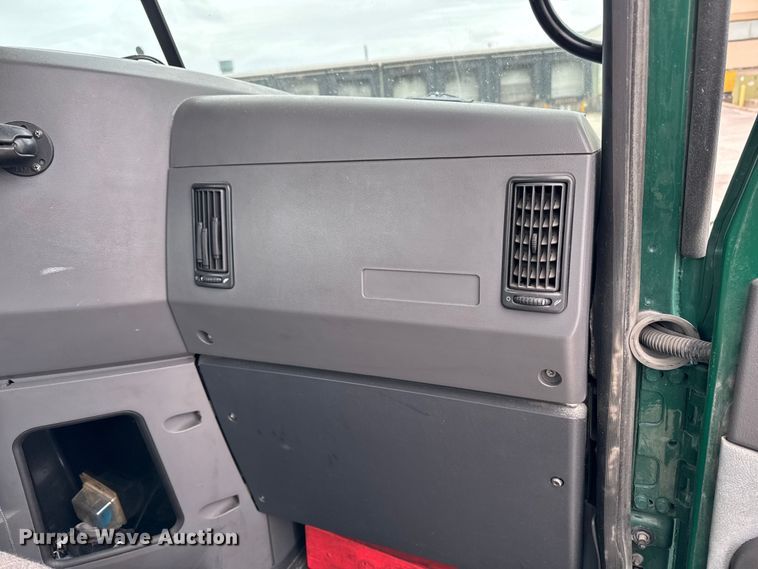 image for item EF2454 2016 Mack CXU613 semi truck