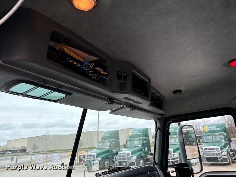 image for item EF2454 2016 Mack CXU613 semi truck