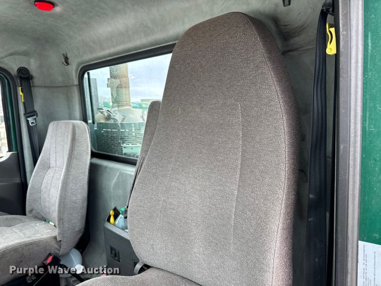 image for item EF2454 2016 Mack CXU613 semi truck