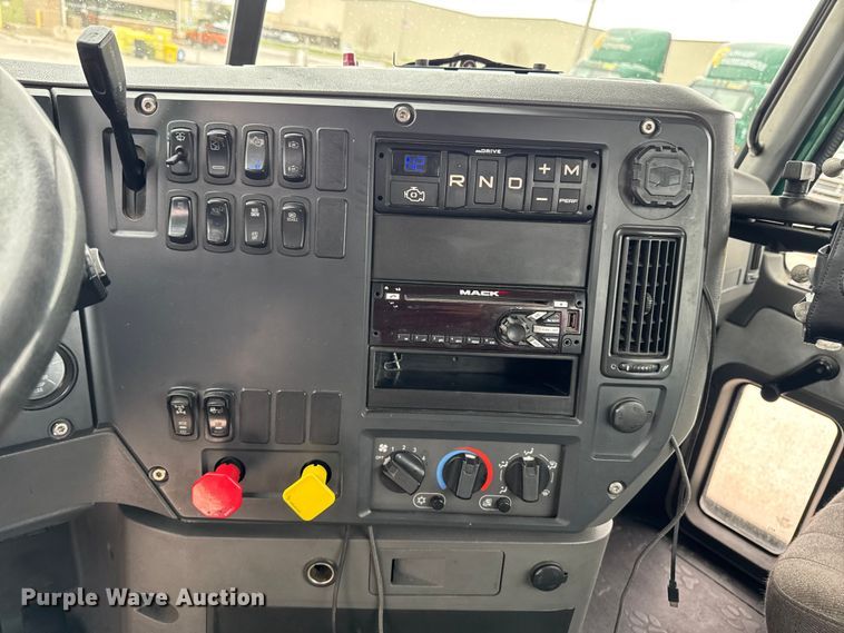 image for item EF2454 2016 Mack CXU613 semi truck