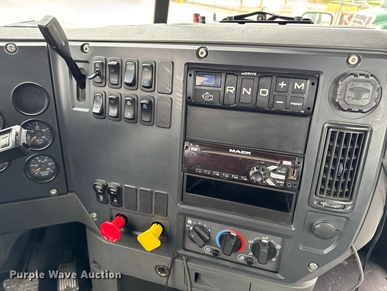 image for item EF2454 2016 Mack CXU613 semi truck