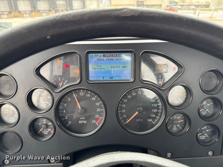 image for item EF2454 2016 Mack CXU613 semi truck