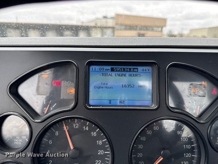 image for item EF2454 2016 Mack CXU613 semi truck