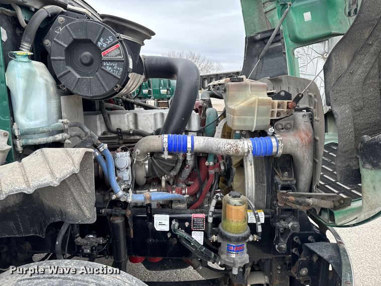 image for item EF2454 2016 Mack CXU613 semi truck