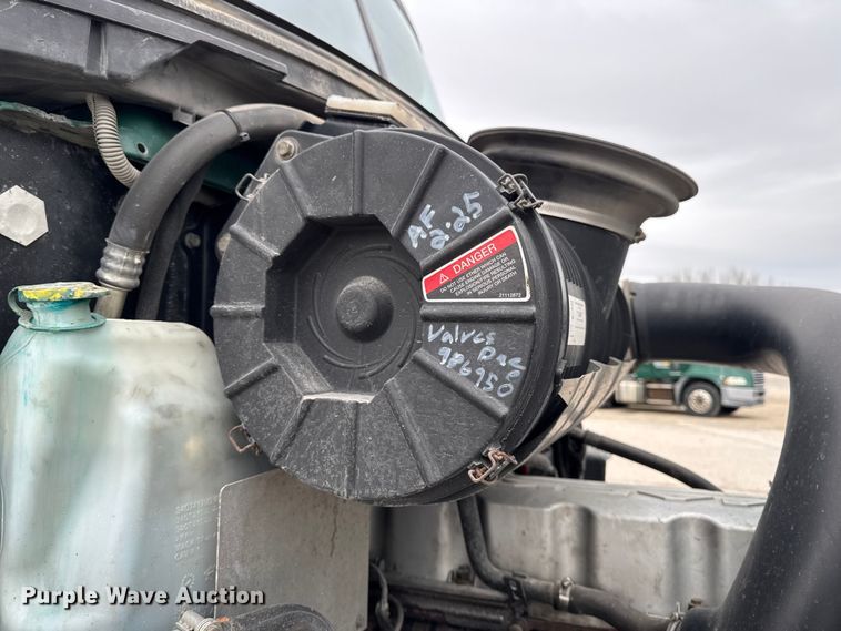 image for item EF2454 2016 Mack CXU613 semi truck