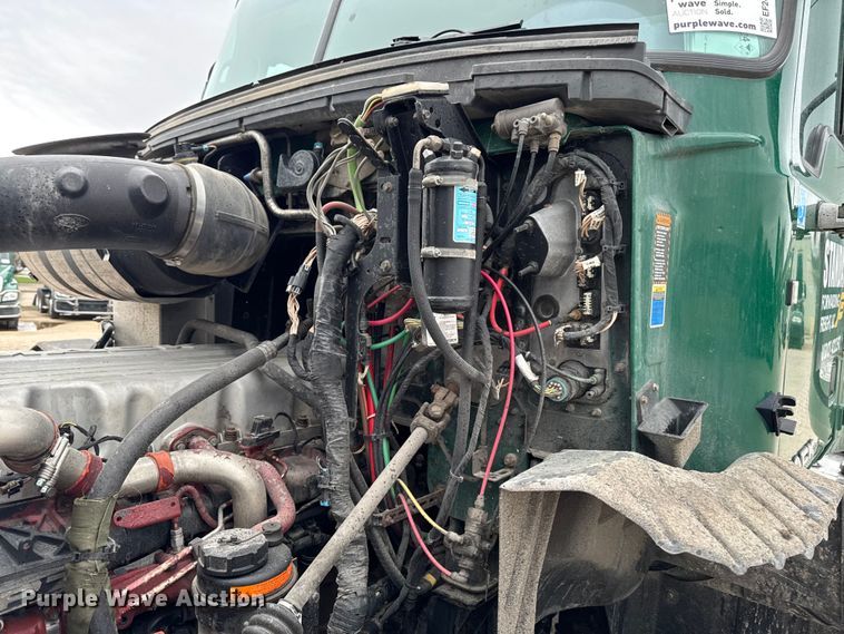 image for item EF2454 2016 Mack CXU613 semi truck