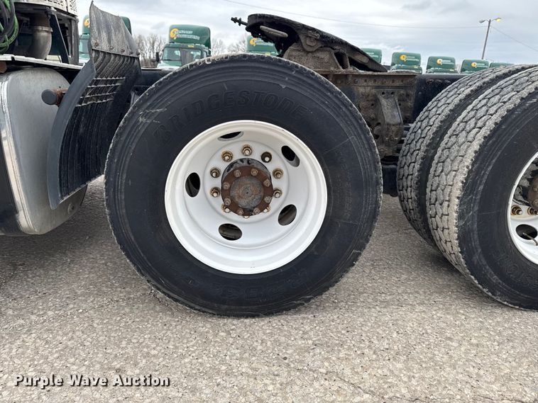 image for item EF2454 2016 Mack CXU613 semi truck