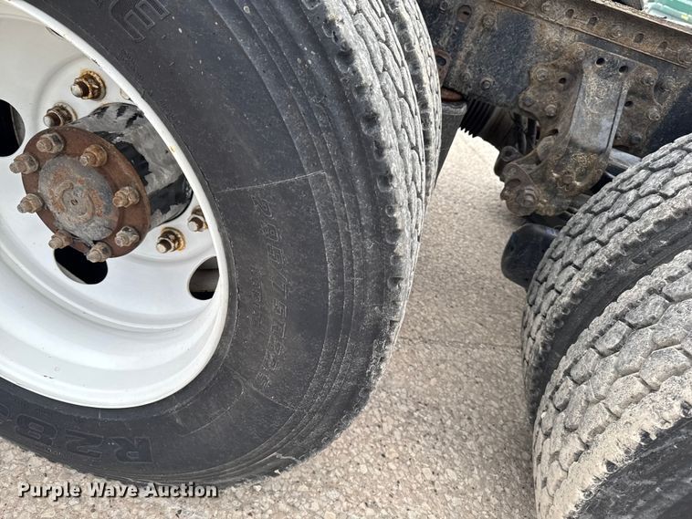 image for item EF2454 2016 Mack CXU613 semi truck