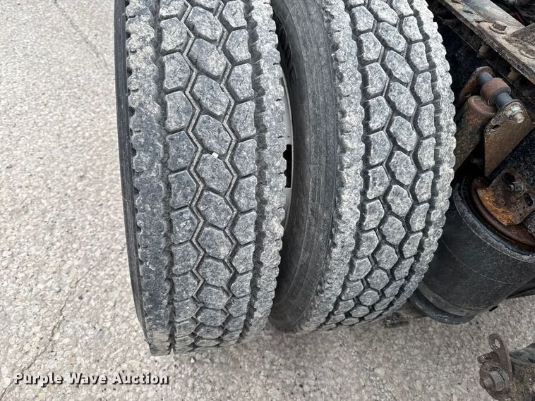 image for item EF2454 2016 Mack CXU613 semi truck