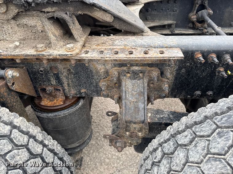 image for item EF2454 2016 Mack CXU613 semi truck