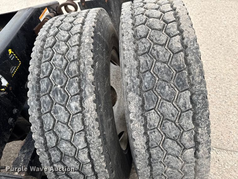 image for item EF2454 2016 Mack CXU613 semi truck