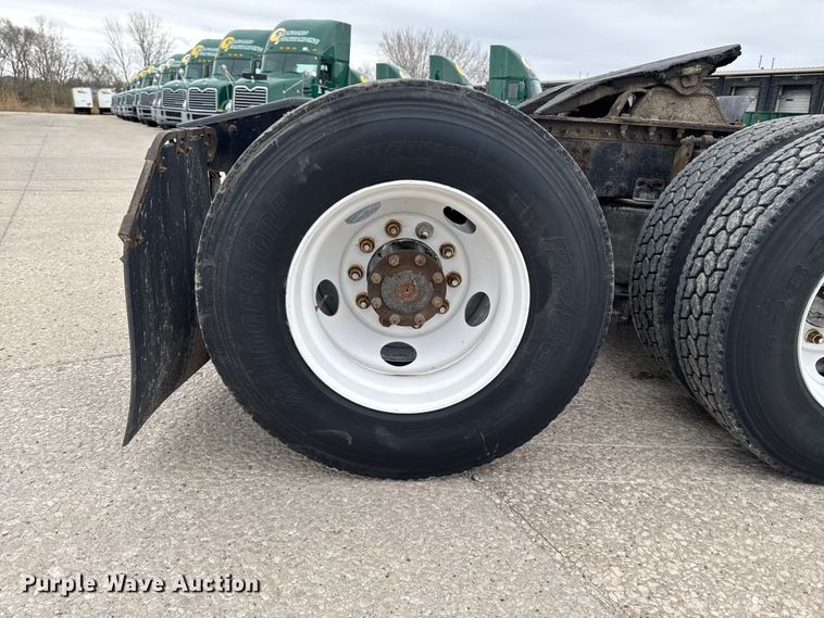 image for item EF2454 2016 Mack CXU613 semi truck