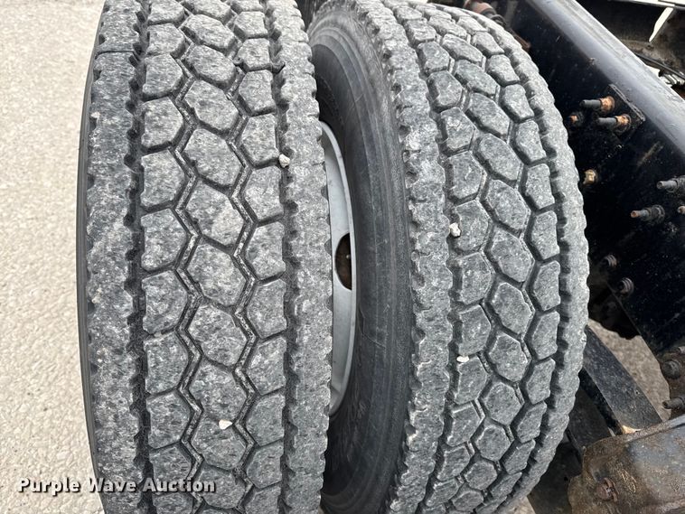 image for item EF2454 2016 Mack CXU613 semi truck