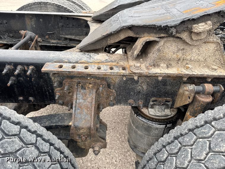 image for item EF2454 2016 Mack CXU613 semi truck