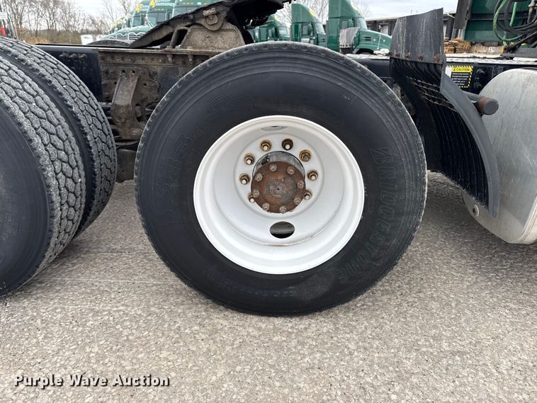 image for item EF2454 2016 Mack CXU613 semi truck