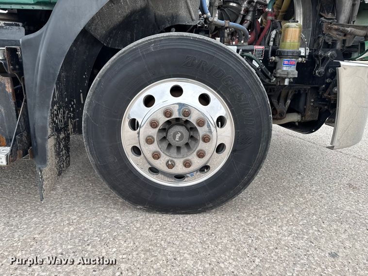 image for item EF2454 2016 Mack CXU613 semi truck