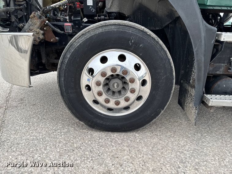 image for item EF2454 2016 Mack CXU613 semi truck