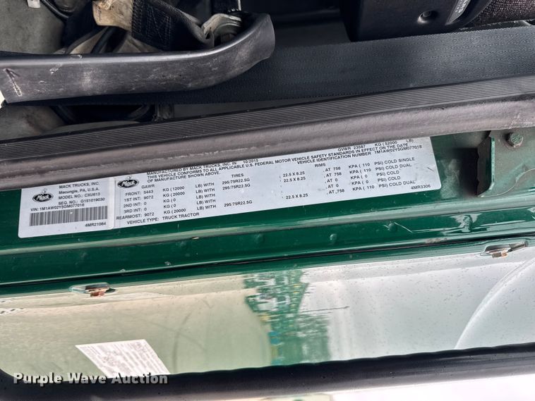 image for item EF2454 2016 Mack CXU613 semi truck