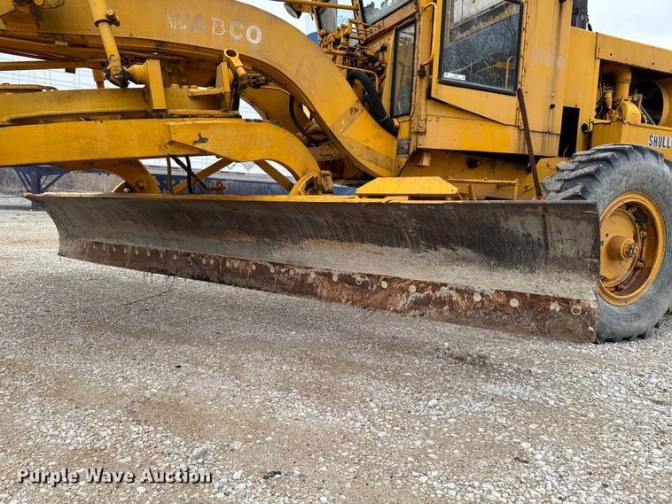 image for item EQ5007 1963 Wabco 666 rigid frame motor grader