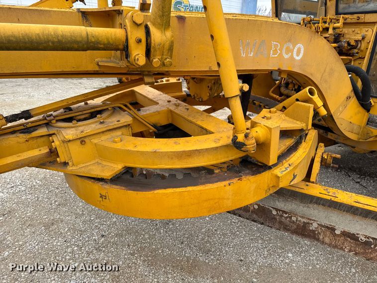 image for item EQ5007 1963 Wabco 666 rigid frame motor grader