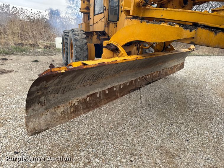 image for item EQ5007 1963 Wabco 666 rigid frame motor grader