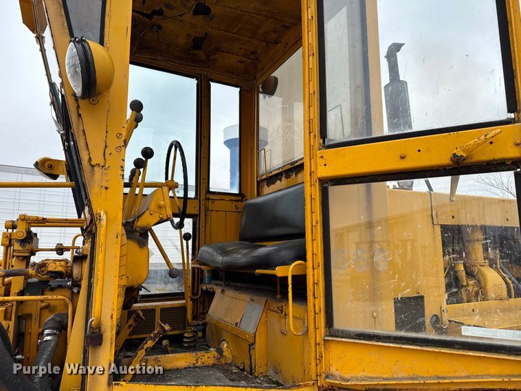 image for item EQ5007 1963 Wabco 666 rigid frame motor grader