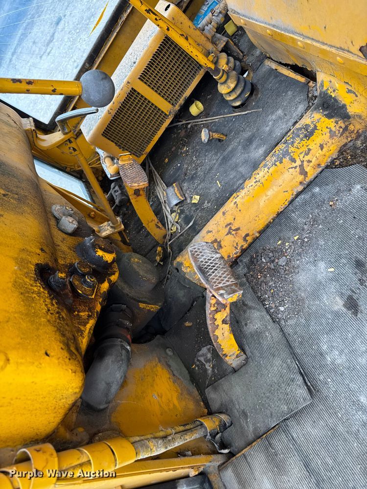 image for item EQ5007 1963 Wabco 666 rigid frame motor grader