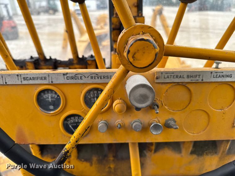 image for item EQ5007 1963 Wabco 666 rigid frame motor grader