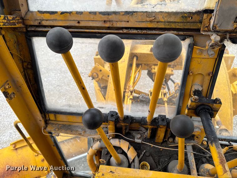 image for item EQ5007 1963 Wabco 666 rigid frame motor grader