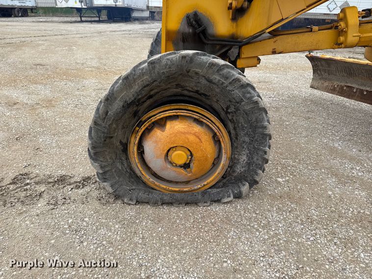 image for item EQ5007 1963 Wabco 666 rigid frame motor grader