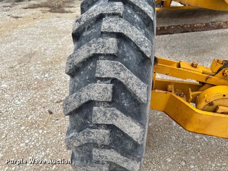 image for item EQ5007 1963 Wabco 666 rigid frame motor grader